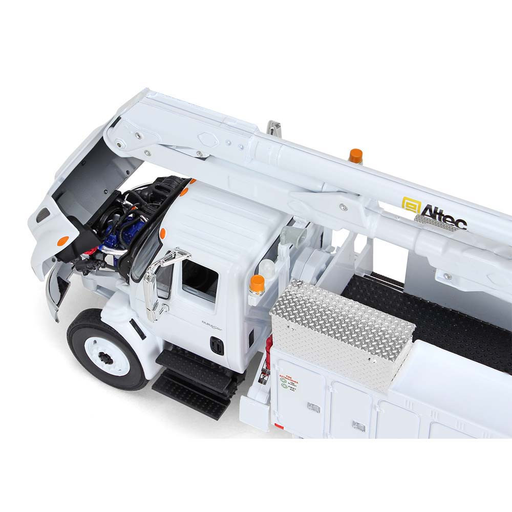 10-3901: White
1/34 scale International DuraStar with Utility Bucket Body