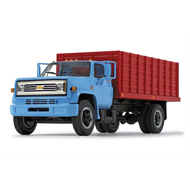10-4252: Baby Blue/Red
1/34 scale 1970s Chevrolet C65 Grain Truck with Corn Load