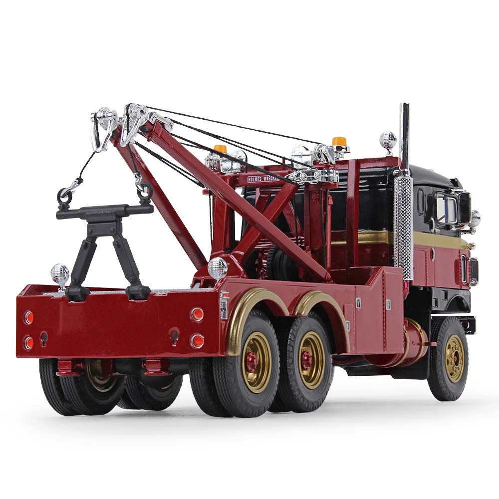 18-4277: 30th Anniversary Black, Red, & Gold
1/34 scale 1953 Kenworth Bullnose Wrecker