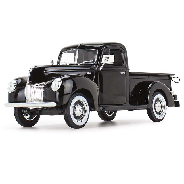 49-0393: Black
1/25 Scale 1940 Ford F-100 Pickup Diecast Replica