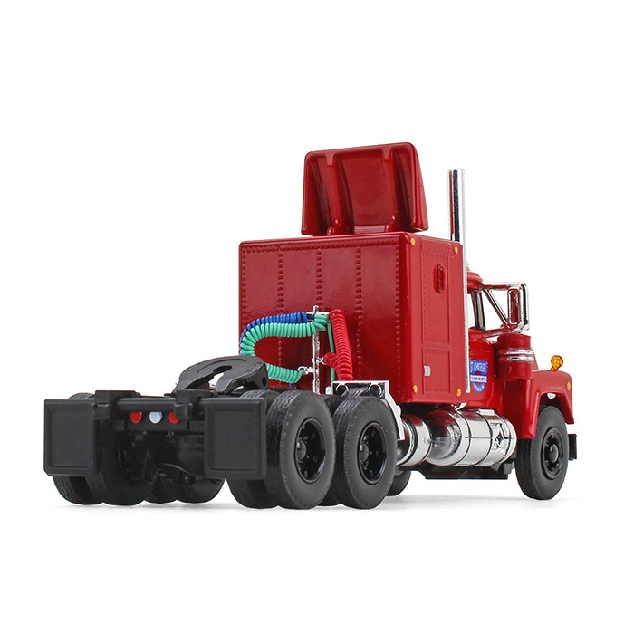 60-0377: Fallen Flag #14 St. Johnsbury 
1/64 scale Mack R-Model Sleeper Cab and 53' Trailer