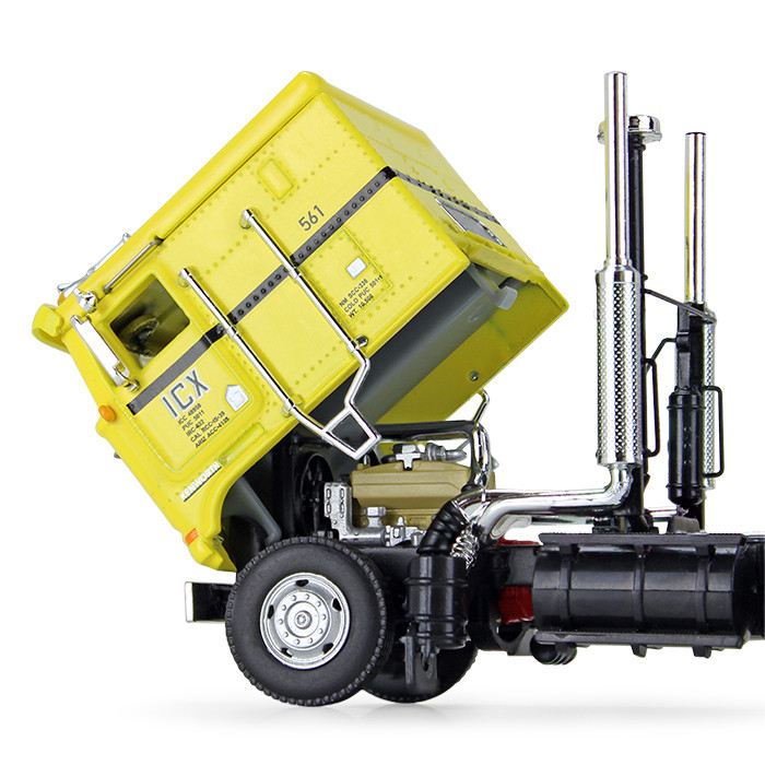 60-0738: Fallen Flag #32 ICX (Illinois California Express) 
1/64 scale Kenworth K100 Flattop with Wabash Dual Pup Trailers